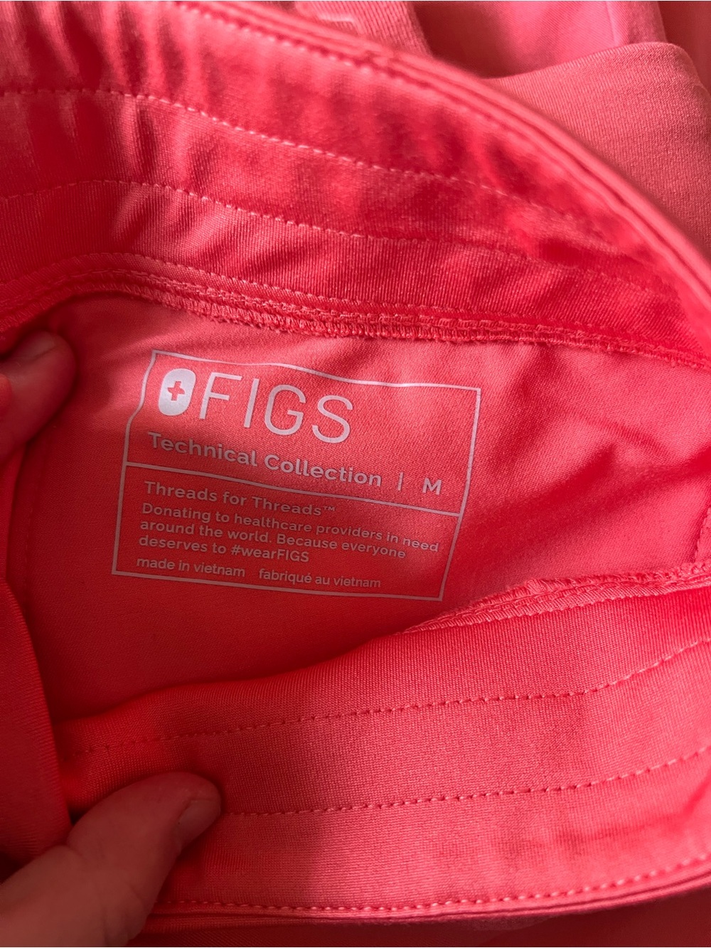 Figs Women's V-Neck Scrub Set in Coral - Picture 3 of 3